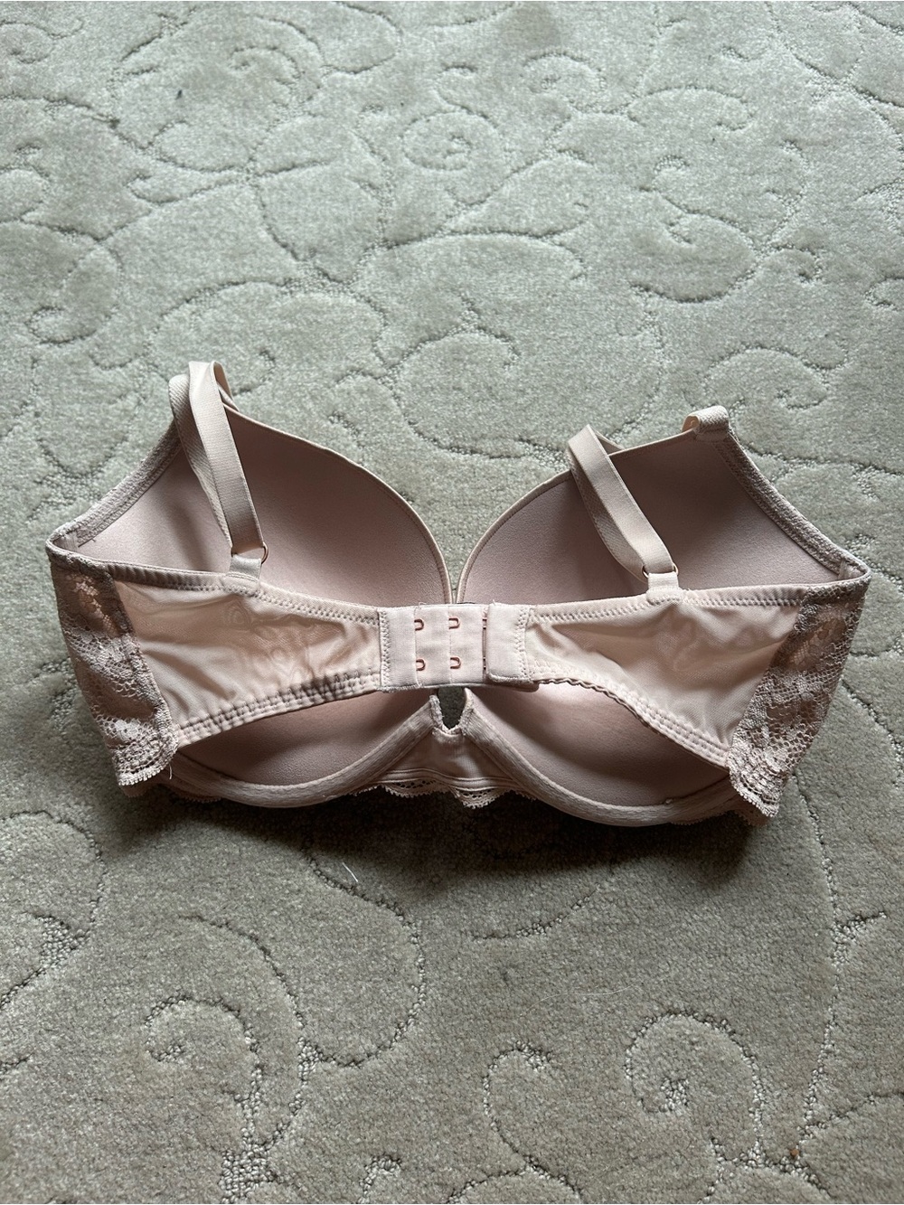 Victoria’s Secret Pushup Bra Size 32DDD - Picture 2 of 5